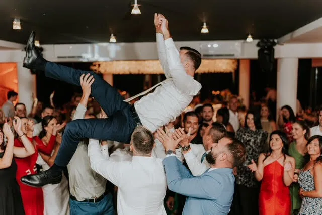 Mladoženja u zraku na svadbi - nezaboravni trenuci uz DJ Boboya